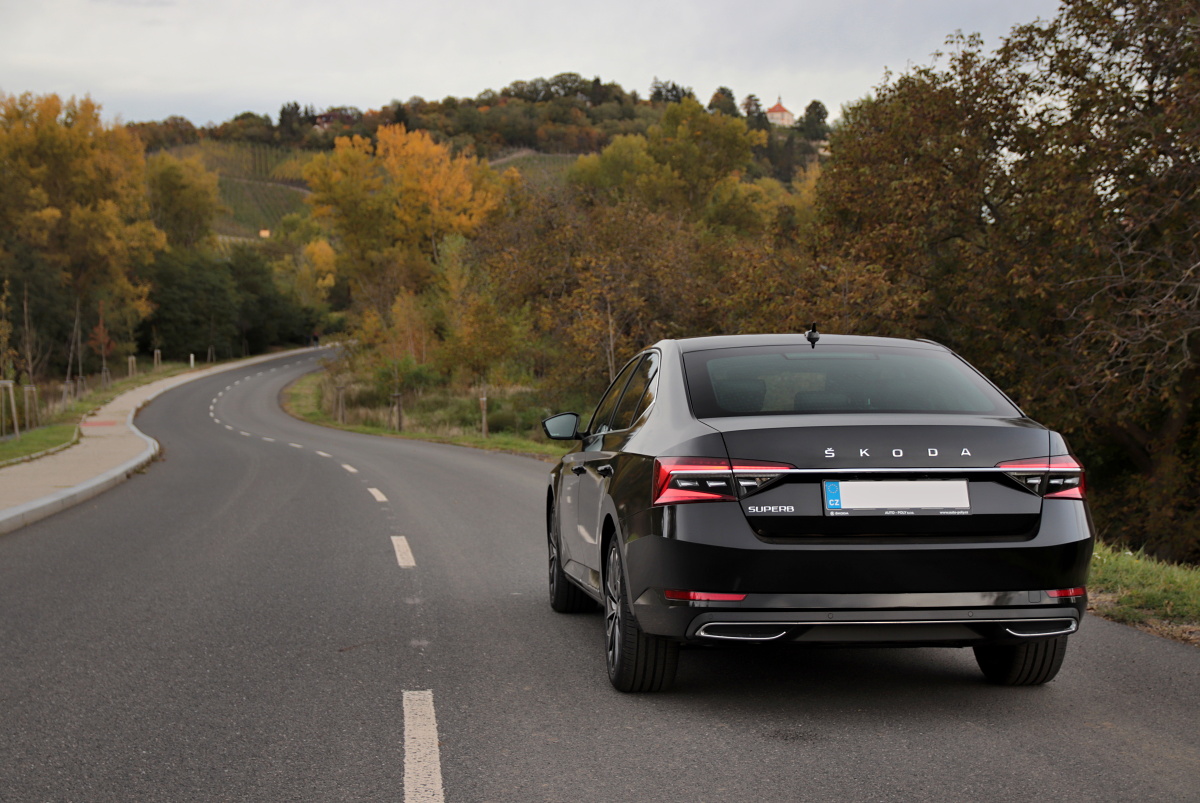 2019-skoda-superb-facelift- (17)