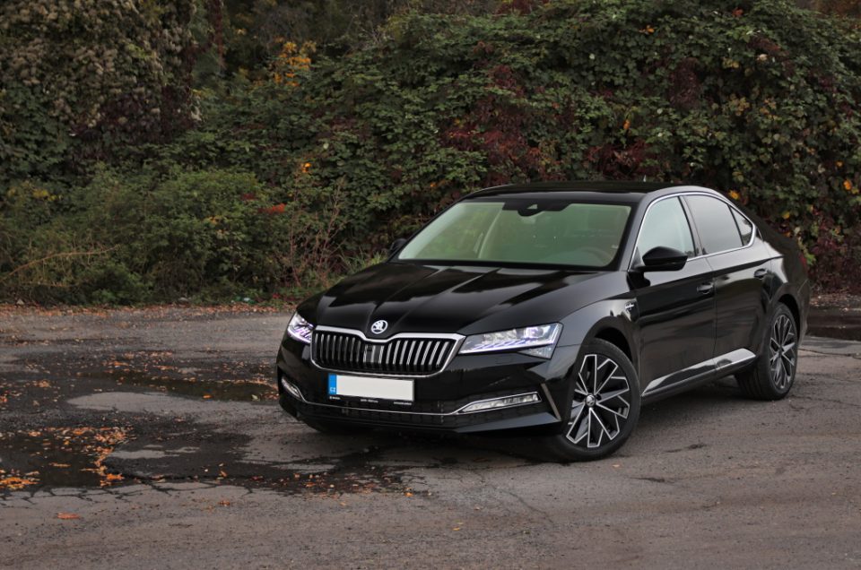 A jsou tady! Škoda Superb po faceliftu k pronájmu