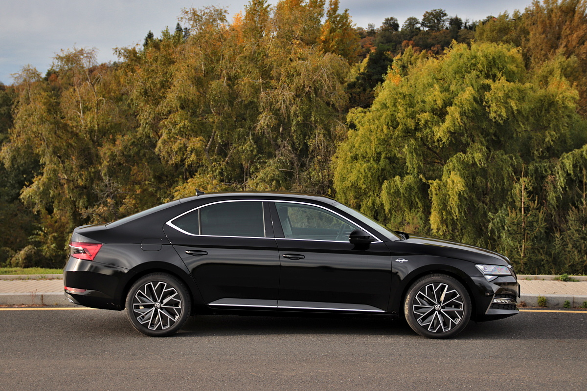 2019-skoda-superb-facelift- (24)