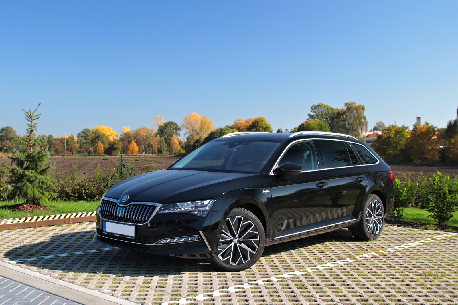 skoda-superb-combi-20-tdi-dsg-1