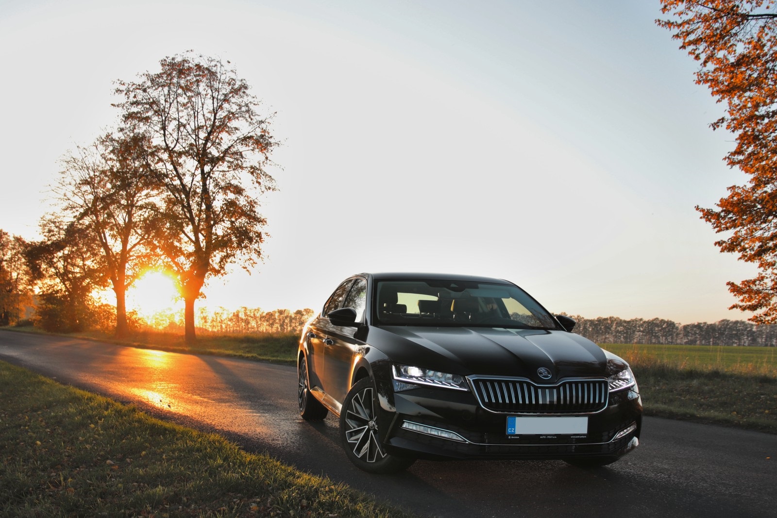 skoda-superb-zapad-slunce-podzim